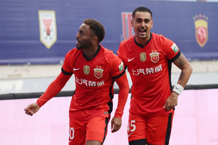 库里：巴特勒受伤是一个沉重的打击 我们必须想办法去适应